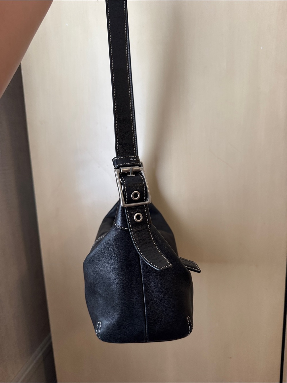 Coach Black Leather Shoulder Bag with White Contrast Stitching - Picture 3 of 9